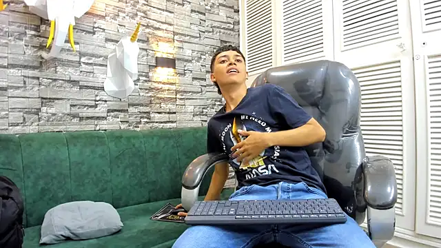 DamiBright online show from October 11, 2025, 5:44 pm