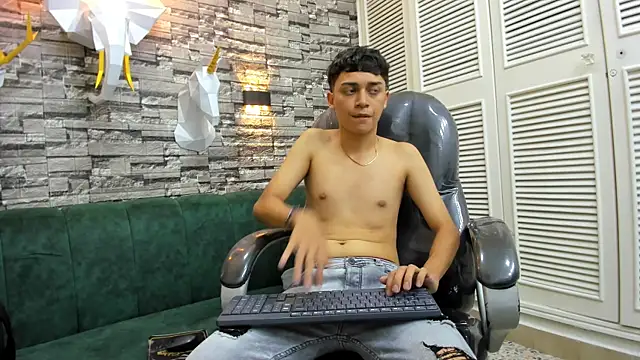 DamiBright online show from October 13, 2025, 7:03 pm