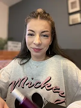 Mia Ethan online show from February 1, 2025, 9:00 am