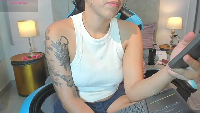  maria foxx  online show from February 9, 2026, 7:07 pm