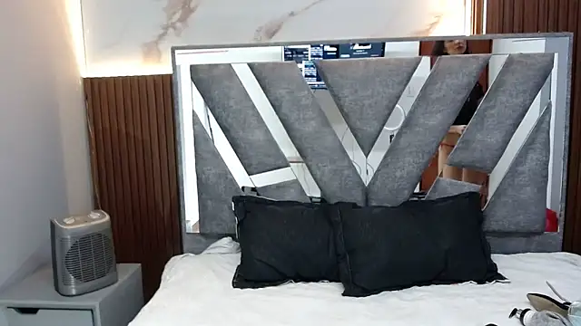 saray hot202cl online show from September 28, 2025, 3:23 am