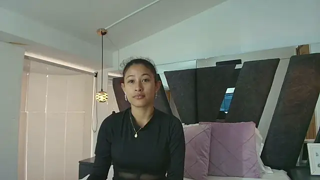 Milkdulce1 online show from November 24, 2025, 1:44 pm