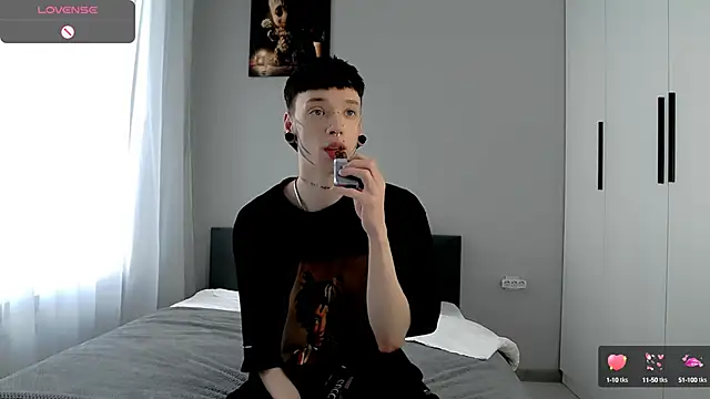 Snapshot of Dasha_M chatting on March 6, 2025, 11:03 am Dasha M online show from March 6, 2025, 11:03 am
