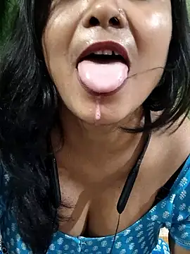 yoursweety09 online show from October 25, 2025, 1:46 am