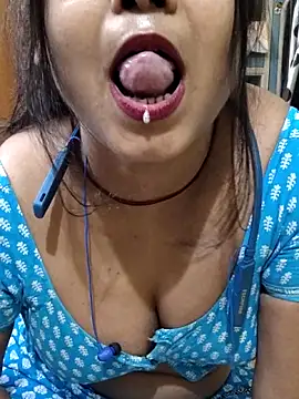 yoursweety09 online show from April 16, 2026, 2:07 pm