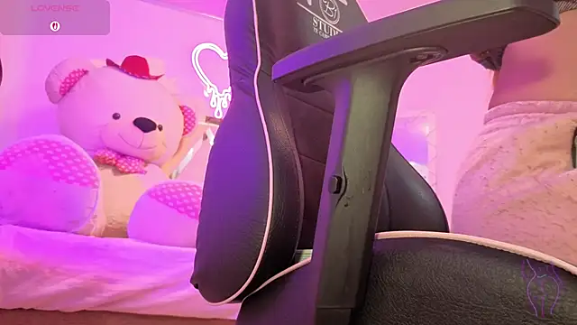 Laylafoxy tay online show from September 30, 2025, 3:22 am