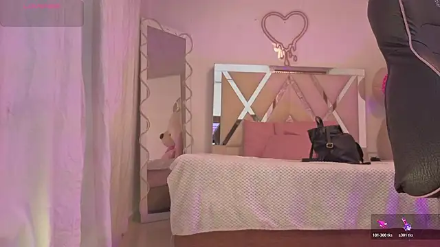 Laylafoxy tay online show from November 15, 2025, 3:26 am