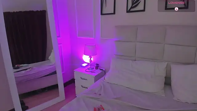 Amber  Sanchez online show from February 1, 2025, 11:27 pm