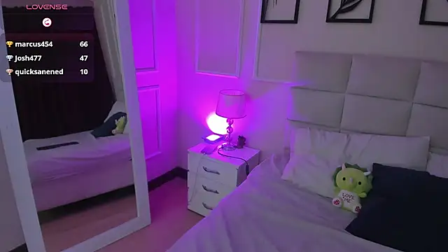 Amber  Sanchez online show from February 5, 2025, 6:24 am