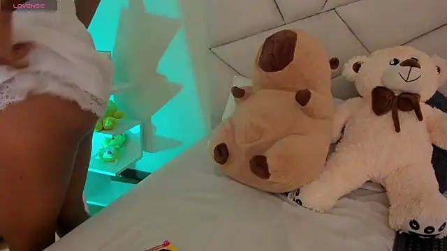 Amber  Sanchez online show from March 17, 2025, 1:35 am