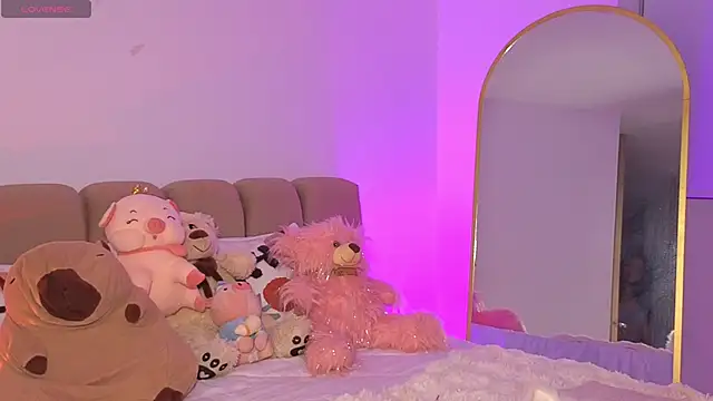 Amber  Sanchez online show from November 9, 2025, 2:10 am