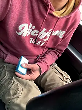 Snapshot of KBD85 chatting on November 5, 2025, 12:49 pm KBD85 online show from November 5, 2025, 12:49 pm