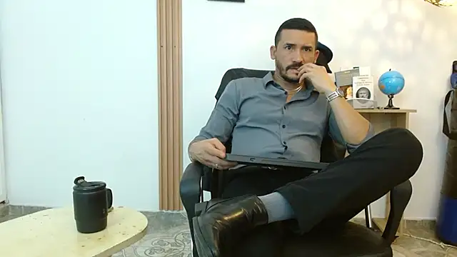 Reiko 85  online show from October 4, 2025, 7:34 pm