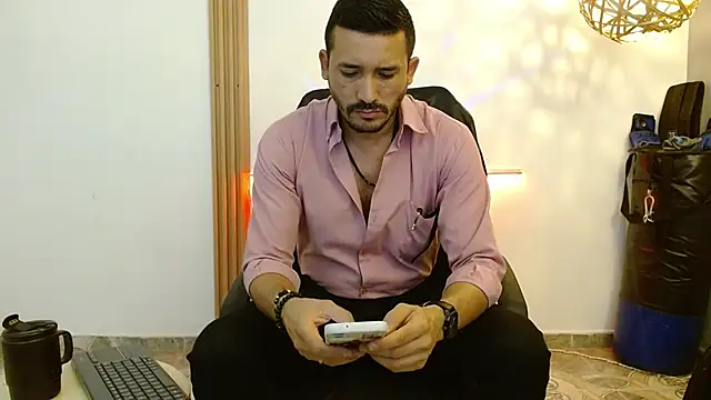 Reiko 85  online show from November 19, 2025, 7:36 pm