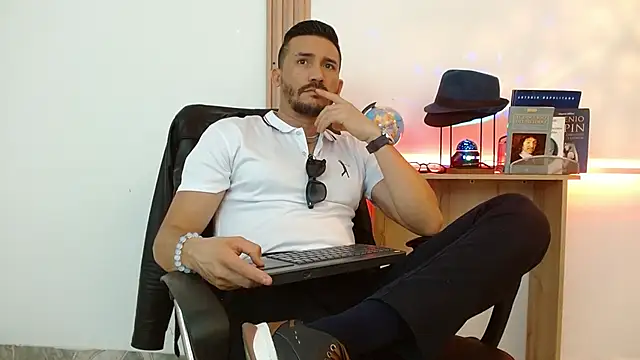 Reiko 85  online show from November 29, 2025, 7:28 pm