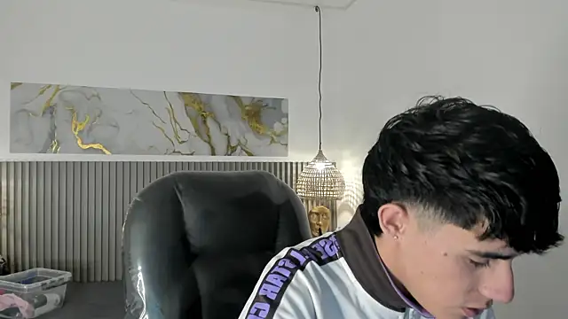 Snapshot of Dyla_n18 chatting on April 27, 2026, 9:02 pm Dyla n18 online show from April 27, 2026, 9:02 pm