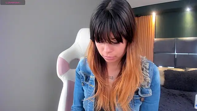 Antonella Torres2 online show from December 9, 2024, 3:29 am