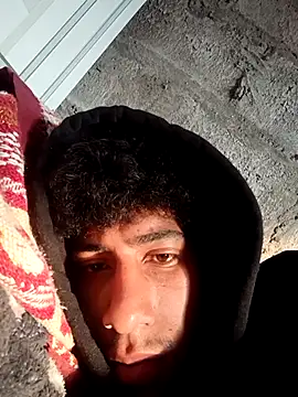 alexander32r online show from April 12, 2026, 12:43 pm