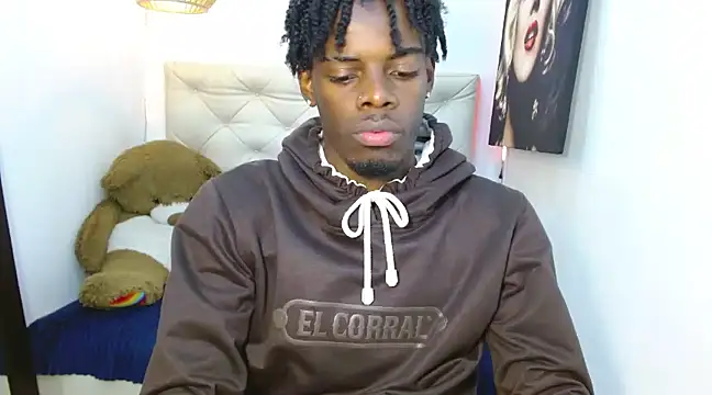 Snapshot of royce_ebony chatting on December 13, 2024, 2:43 am royce ebony online show from December 13, 2024, 2:43 am