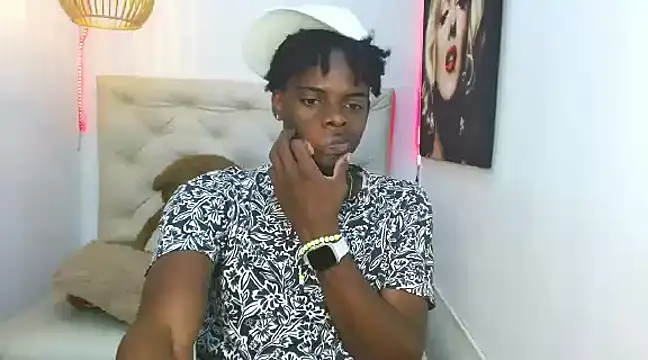 Snapshot of royce_ebony chatting on January 14, 2025, 2:08 am royce ebony online show from January 14, 2025, 2:08 am