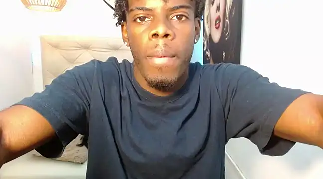 Snapshot of royce_ebony chatting on January 15, 2025, 2:27 am royce ebony online show from January 15, 2025, 2:27 am