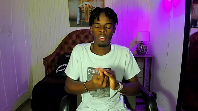 Snapshot of royce_ebony chatting on January 29, 2025, 2:30 am royce ebony online show from January 29, 2025, 2:30 am