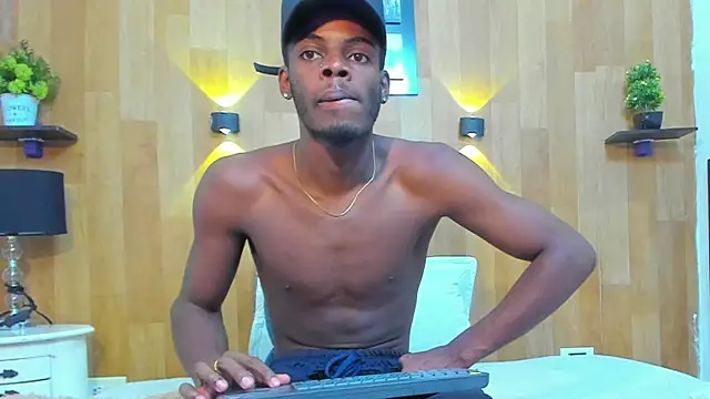 Snapshot of royce_ebony chatting on February 21, 2025, 2:50 am royce ebony online show from February 21, 2025, 2:50 am