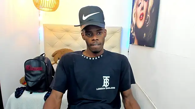 Snapshot of royce_ebony chatting on September 18, 2025, 2:35 am royce ebony online show from September 18, 2025, 2:35 am