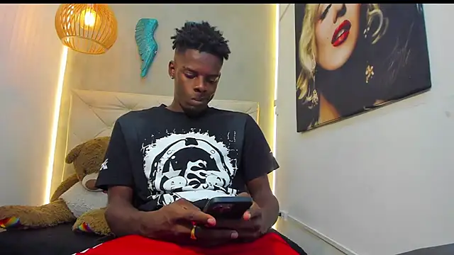 Snapshot of royce_ebony chatting on October 30, 2025, 2:35 am royce ebony online show from October 30, 2025, 2:35 am