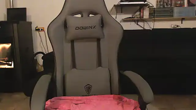 complicata mente online show from February 26, 2025, 12:49 am