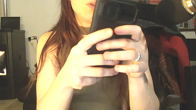 complicata mente online show from March 19, 2025, 6:01 pm