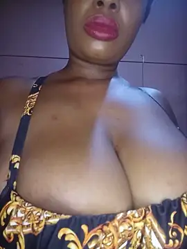 Snapshot of Luciouslips00 chatting on June 13, 2026, 2:15 pm Luciouslips00 online show from June 13, 2026, 2:15 pm