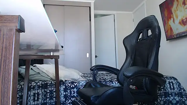 jonhklleyn online show from September 30, 2025, 7:19 pm