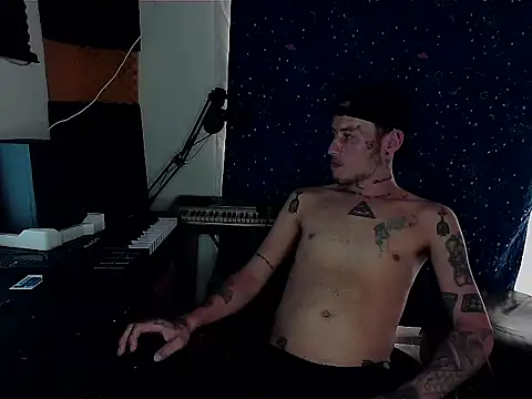 Snapshot of patrik_tattoo_ chatting on December 2, 2024, 7:27 pm patrik tattoo online show from December 2, 2024, 7:27 pm