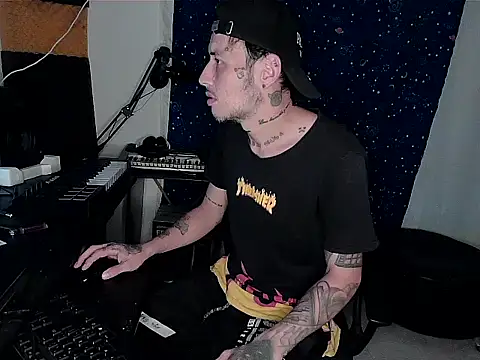 Snapshot of patrik_tattoo_ chatting on December 6, 2024, 2:46 am patrik tattoo online show from December 6, 2024, 2:46 am