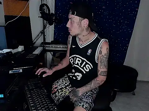 Snapshot of patrik_tattoo_ chatting on December 6, 2024, 11:47 pm patrik tattoo online show from December 6, 2024, 11:47 pm