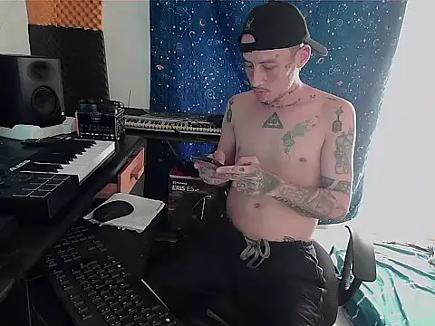 Snapshot of patrik_tattoo_ chatting on January 6, 2025, 8:39 pm patrik tattoo online show from January 6, 2025, 8:39 pm