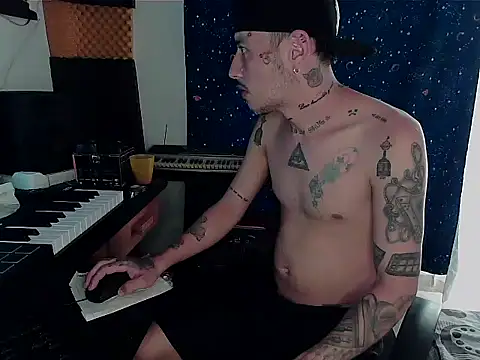 Snapshot of patrik_tattoo_ chatting on January 7, 2025, 2:41 pm patrik tattoo online show from January 7, 2025, 2:41 pm