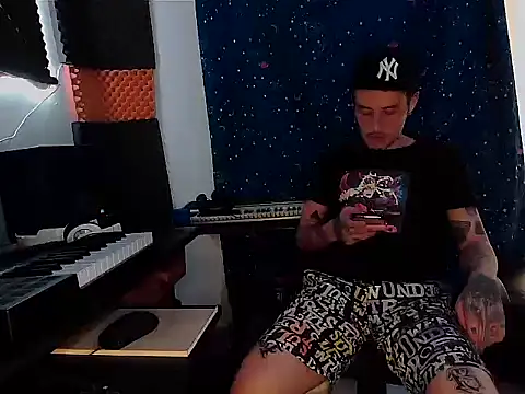 Snapshot of patrik_tattoo_ chatting on February 5, 2025, 10:22 pm patrik tattoo online show from February 5, 2025, 10:22 pm