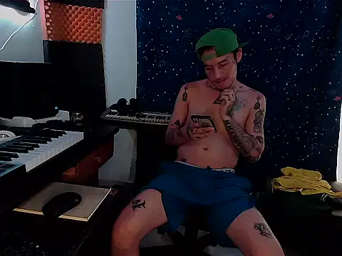 Snapshot of patrik_tattoo_ chatting on February 13, 2025, 12:32 pm patrik tattoo online show from February 13, 2025, 12:32 pm