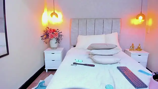 tutu milf online show from October 12, 2025, 1:32 pm