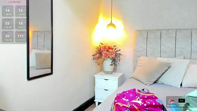 tutu milf online show from October 24, 2025, 7:10 pm