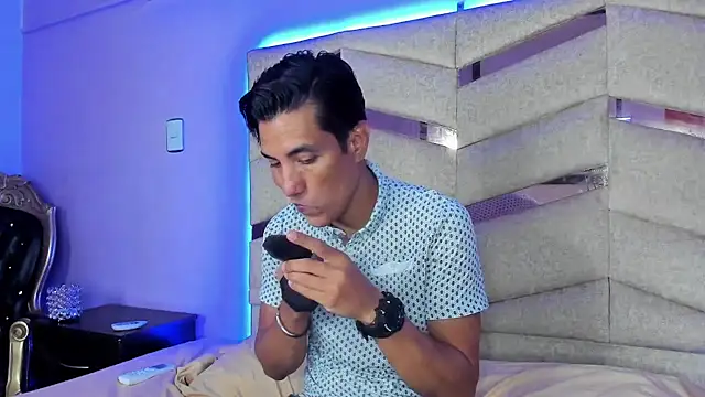 EdwardVlad online show from December 28, 2024, 7:43 pm