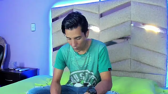 EdwardVlad online show from January 3, 2025, 7:18 pm