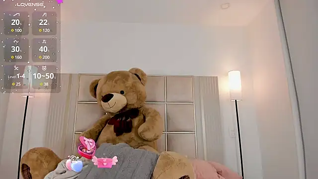 saraamiller  online show from February 11, 2025, 4:01 am