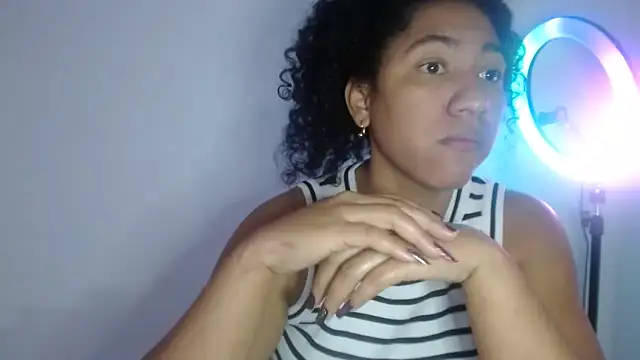 bellacrespalatina online show from October 6, 2025, 8:28 pm