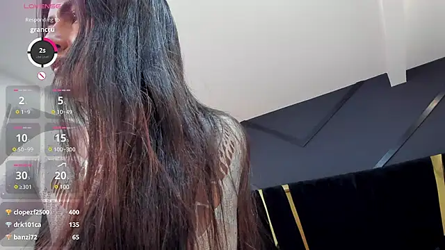 Snapshot of emilie_xx_ chatting on March 21, 2025, 11:23 pm emilie xx online show from March 21, 2025, 11:23 pm