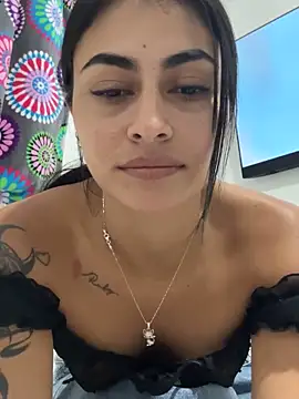 emilie xx  online show from October 6, 2025, 5:43 pm