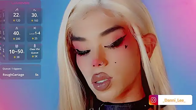 DanniLee  online show from November 4, 2025, 11:26 pm