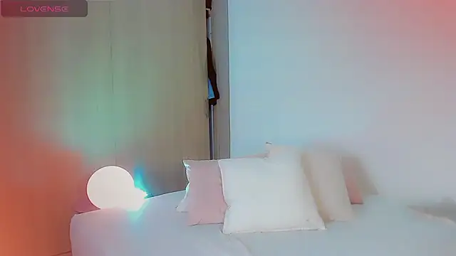 DanniLee  online show from April 17, 2026, 7:06 pm